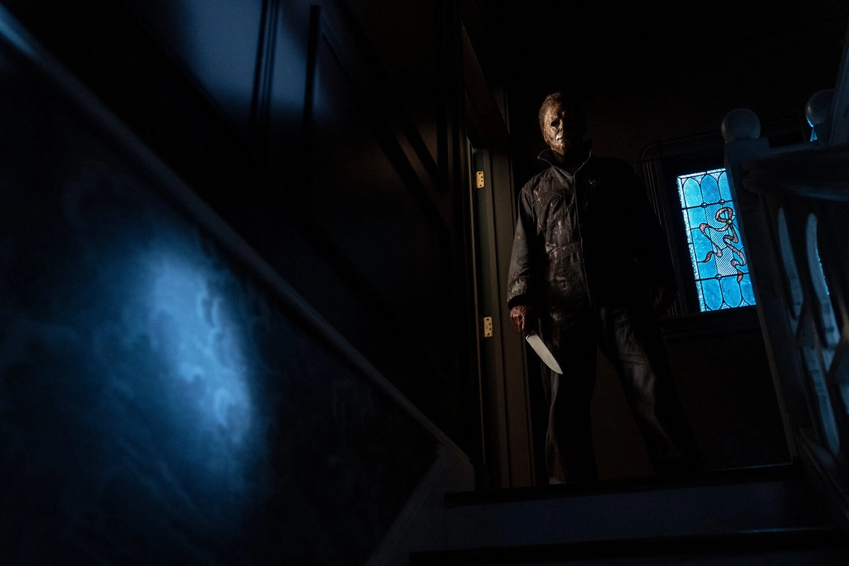 С обожжённой маской Майкл выглядит еще более устрашающим. С обожжённой маской Майкл выглядит еще более устрашающим.