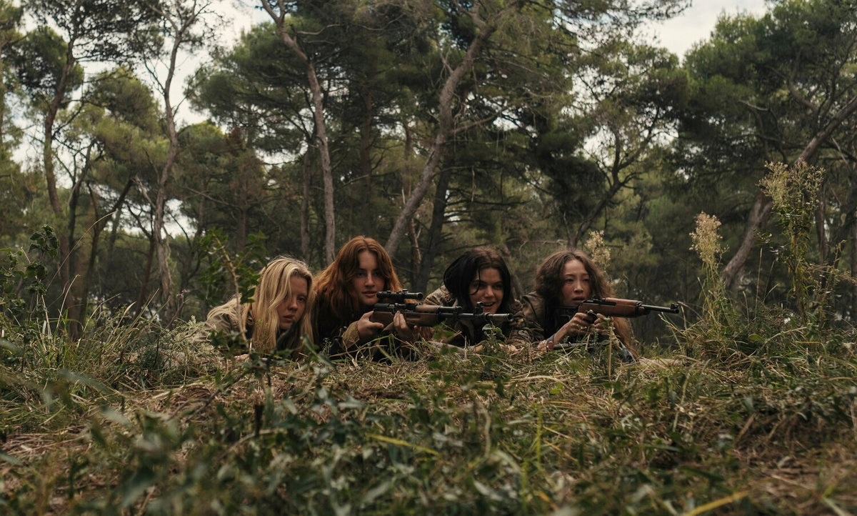 Квартет основных персонажей фильма "Сигнал бедствия".