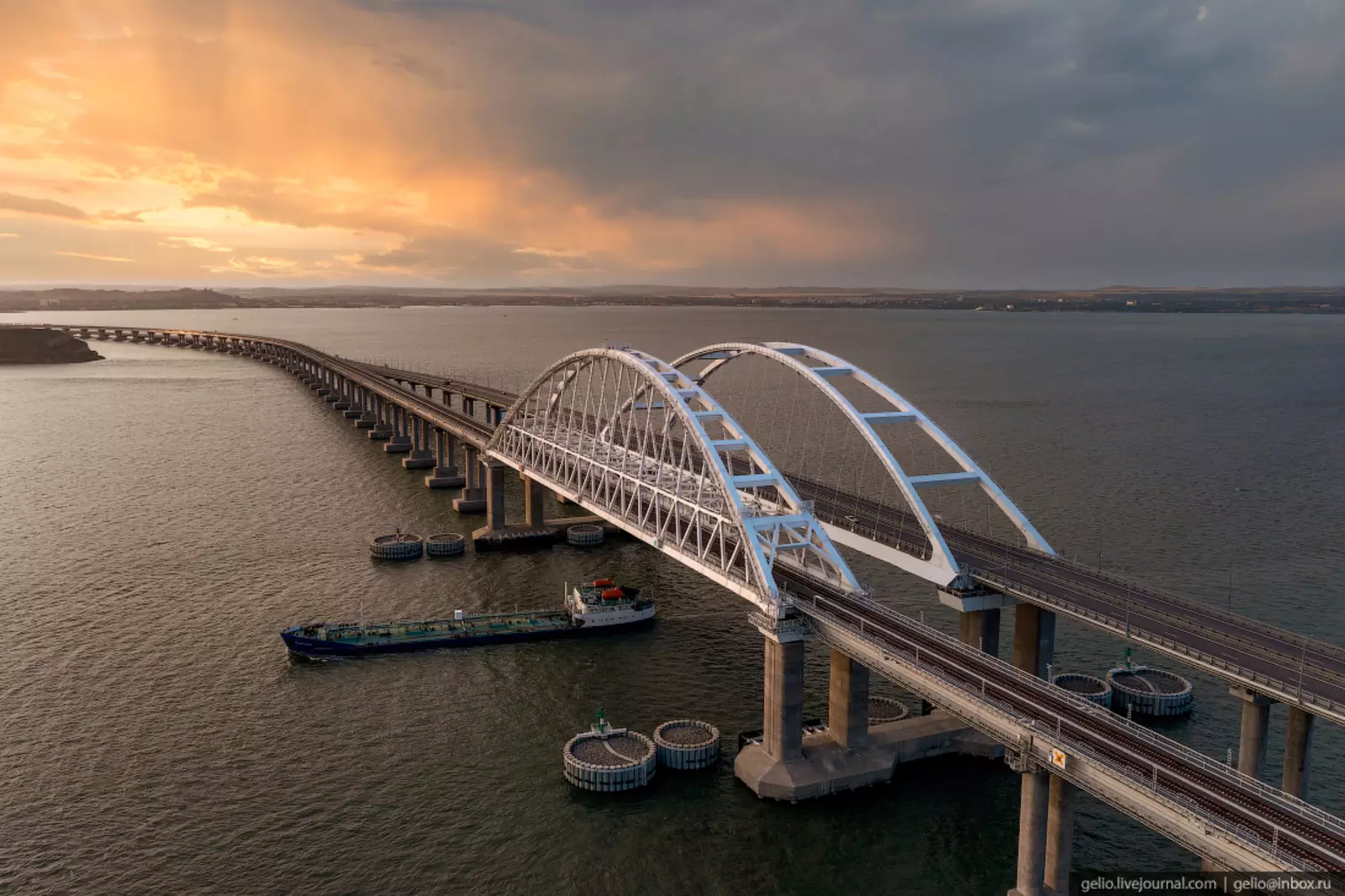 Крымский мост расположен. Керченский мост. Крымский мост через Керченский пролив. Крым мост 2023. Керченский Железнодорожный мост.
