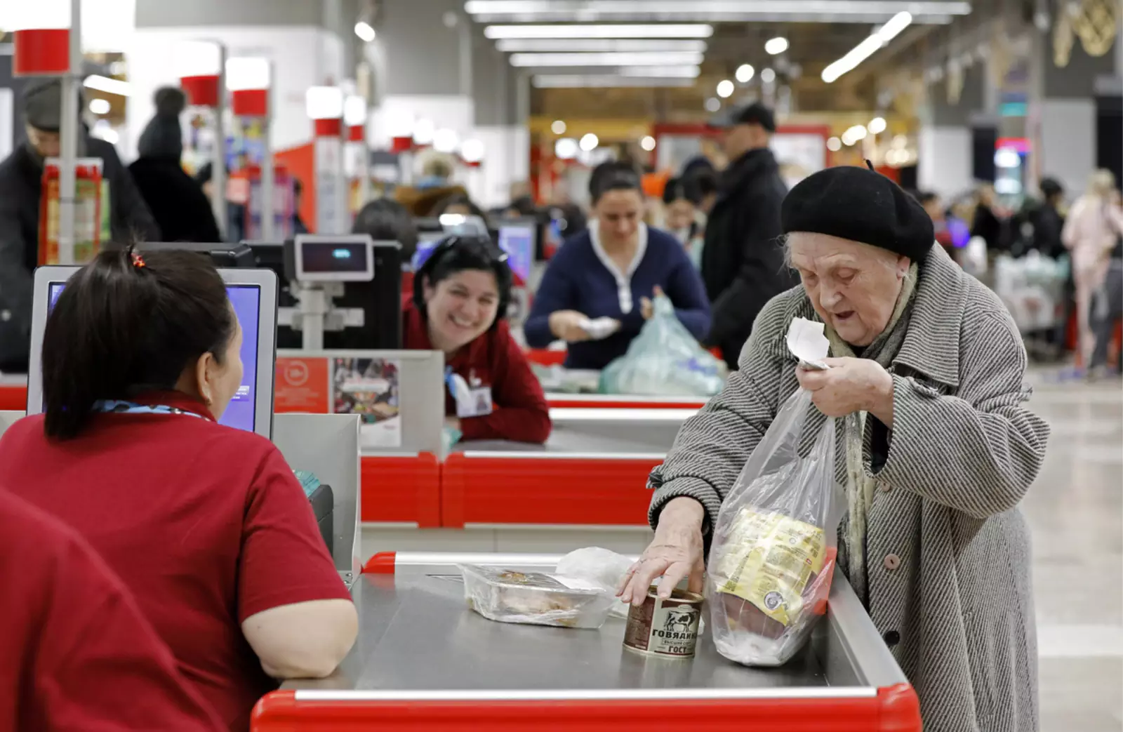 Покупатели © Артем Геодакян/ТАСС Покупатели © Артем Геодакян/ТАСС