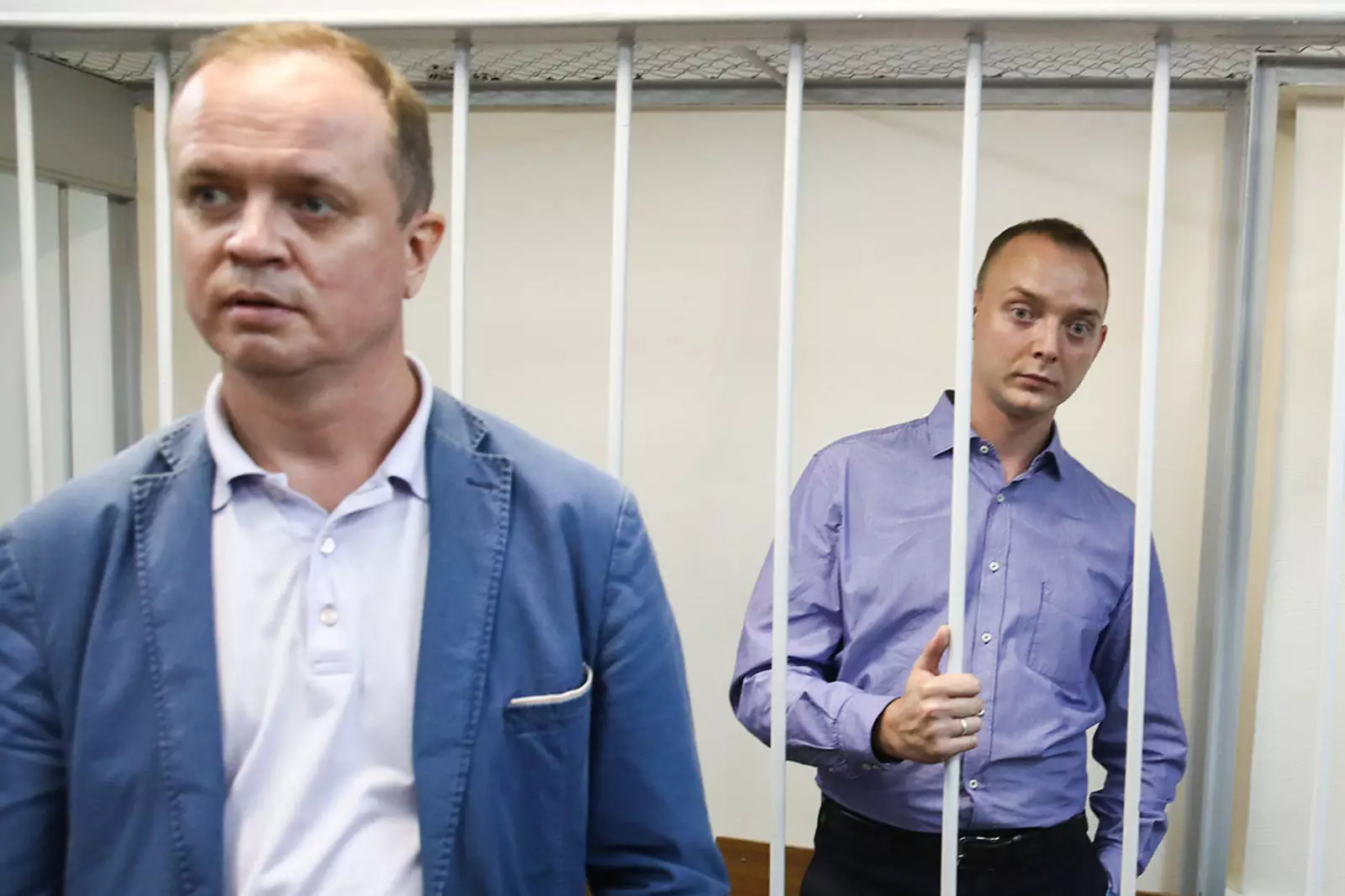  Адвокат Иван Павлов и советник генерального директора «Роскосмоса» по информационной политике Иван Сафронов (слева направо). 