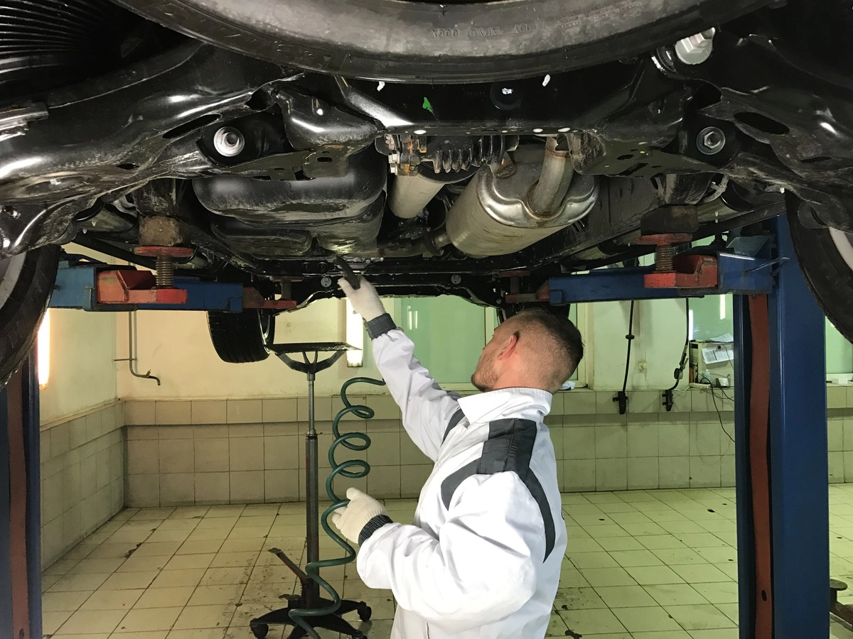 Работник автосервиса