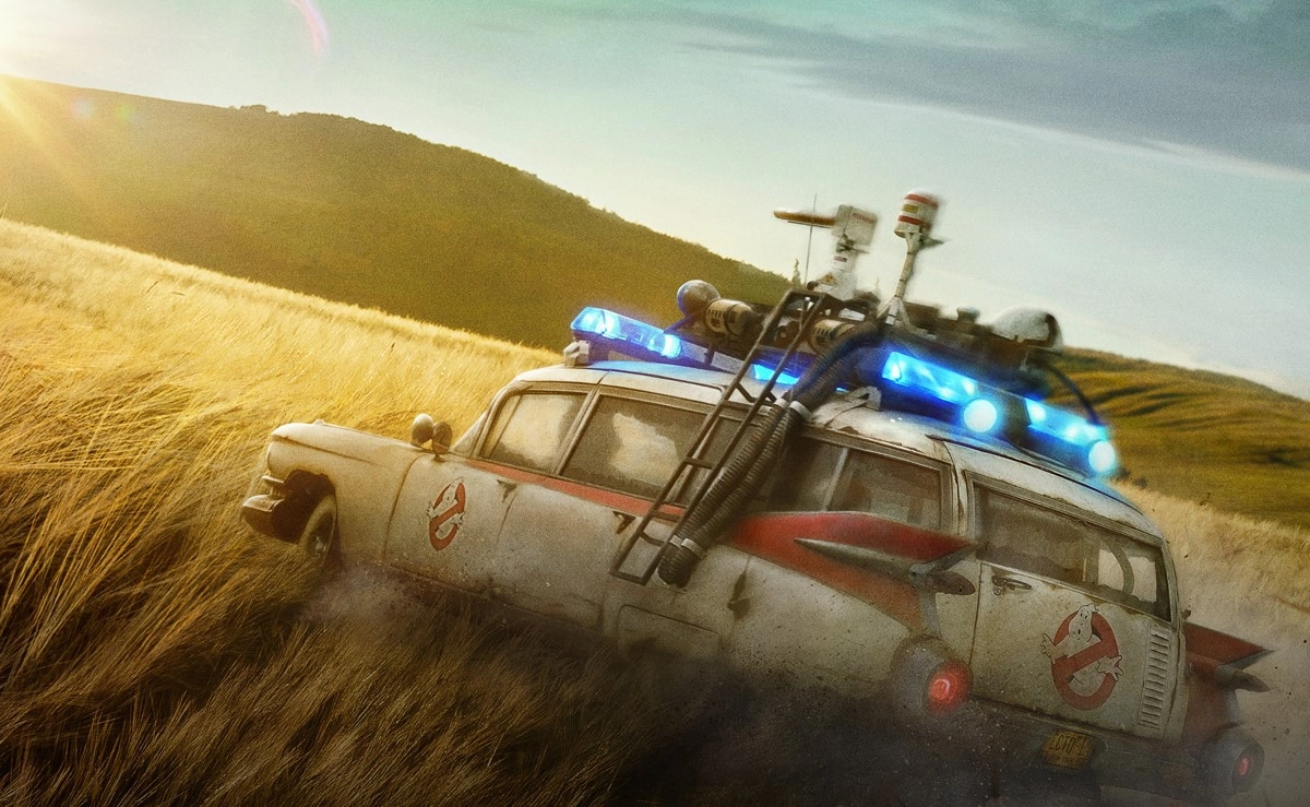 Да и машина объявляется крайне странным образом. А после починки в ней и вовсе оказывается все нужное, в необходимом количестве и рабочем состоянии. Чудеса, да и только.