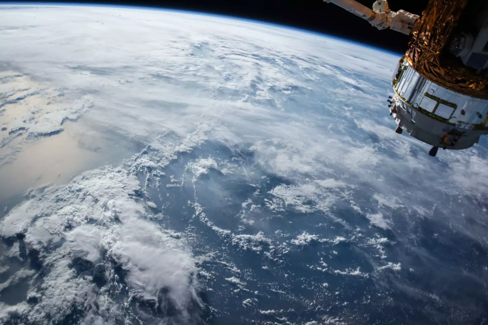 Вид на Землю из космоса. 