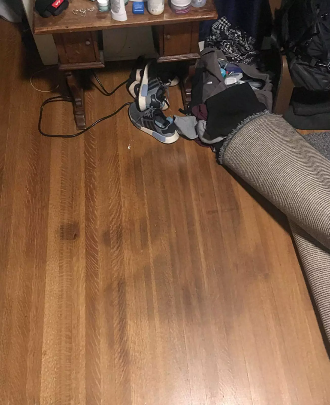 «Мой друг только что купил новый дом и показал мне, где нашли бывшего хозяина». «Мой друг только что купил новый дом и показал мне, где нашли бывшего хозяина».