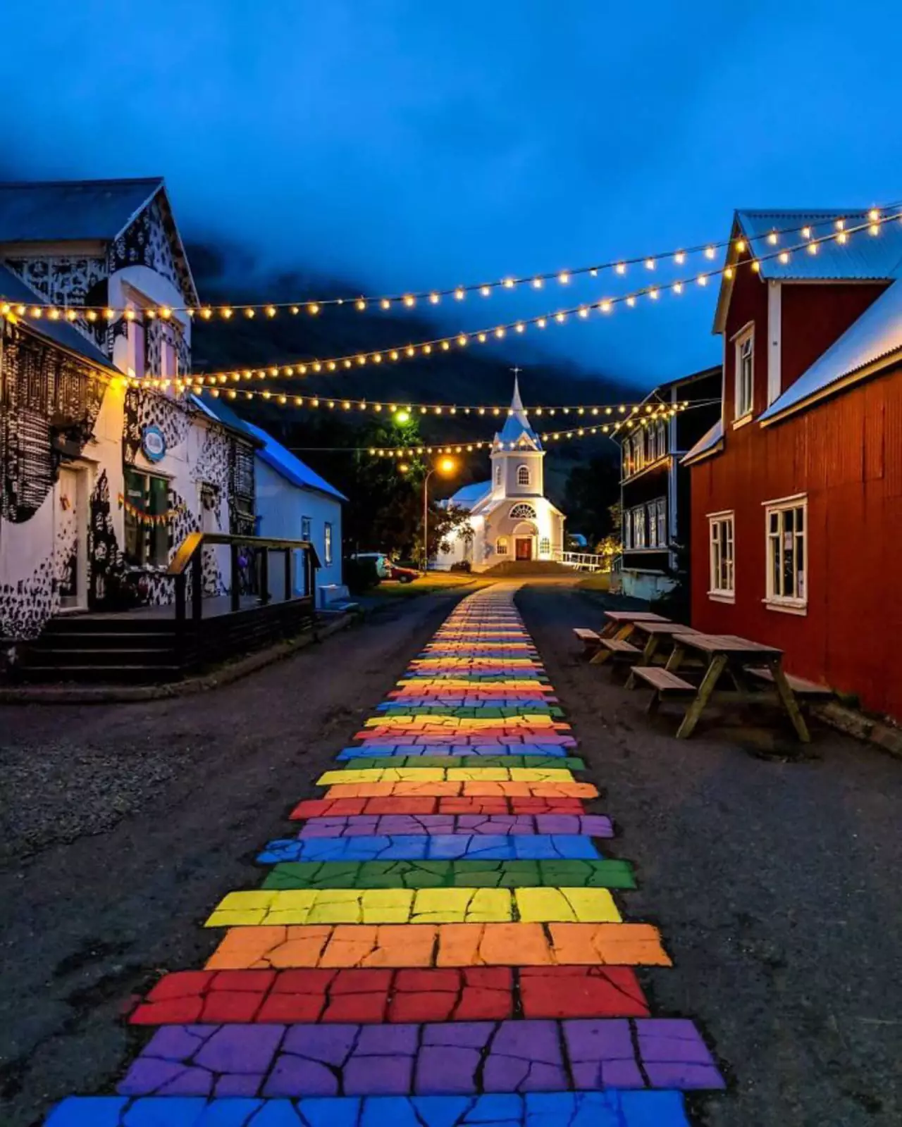 Обычная улица в Исландии.
