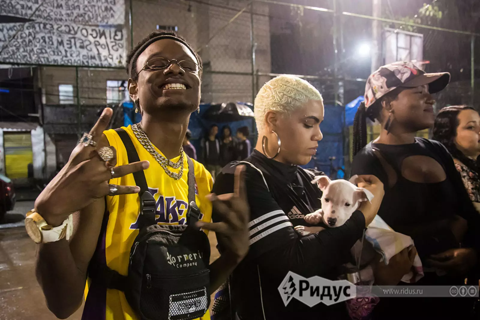 Местная публика Местная публика