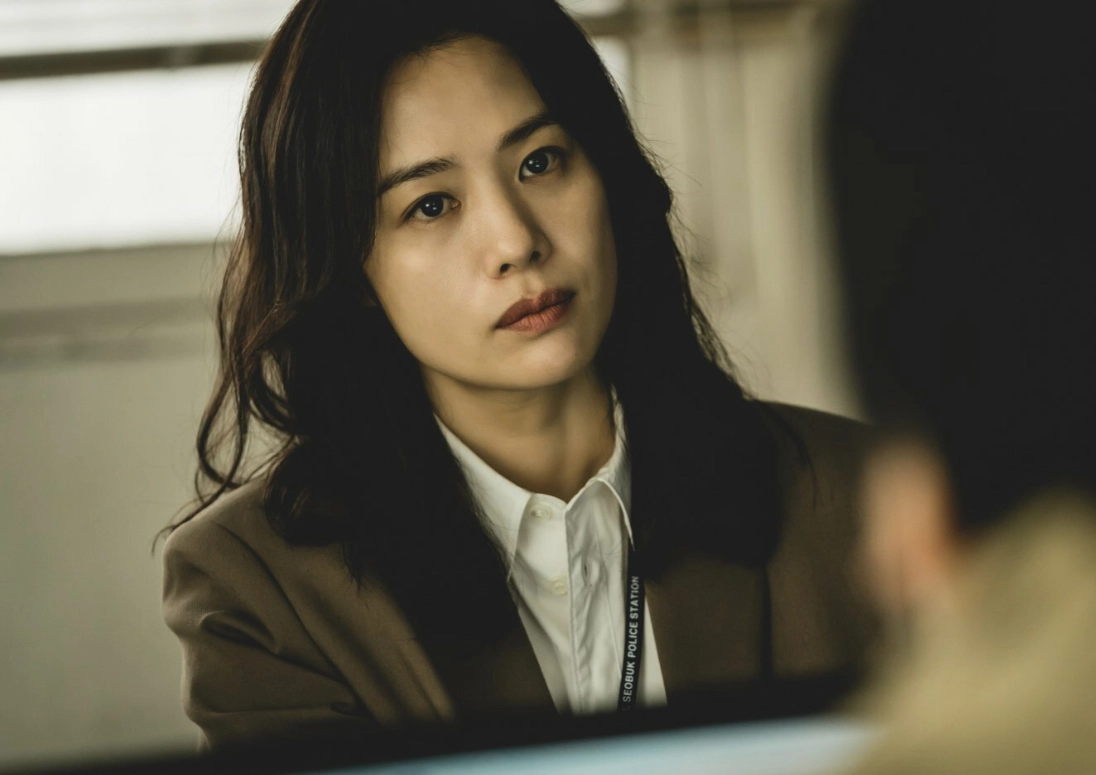 Сериал наполнен множеством религиозных вопросов и отсылок, что однако не отворачивает от просмотра, но заставляет осознать множество неприглядных вещей.