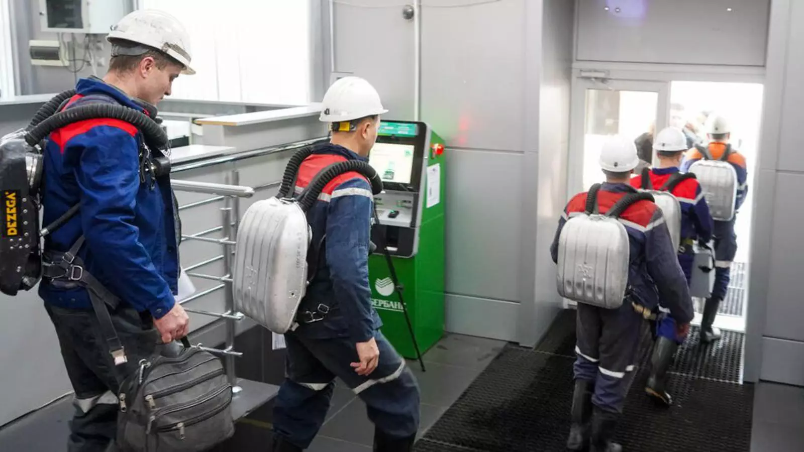 Спасатели © Пресс-служба губернатора Кемеровской области Спасатели © Пресс-служба губернатора Кемеровской области