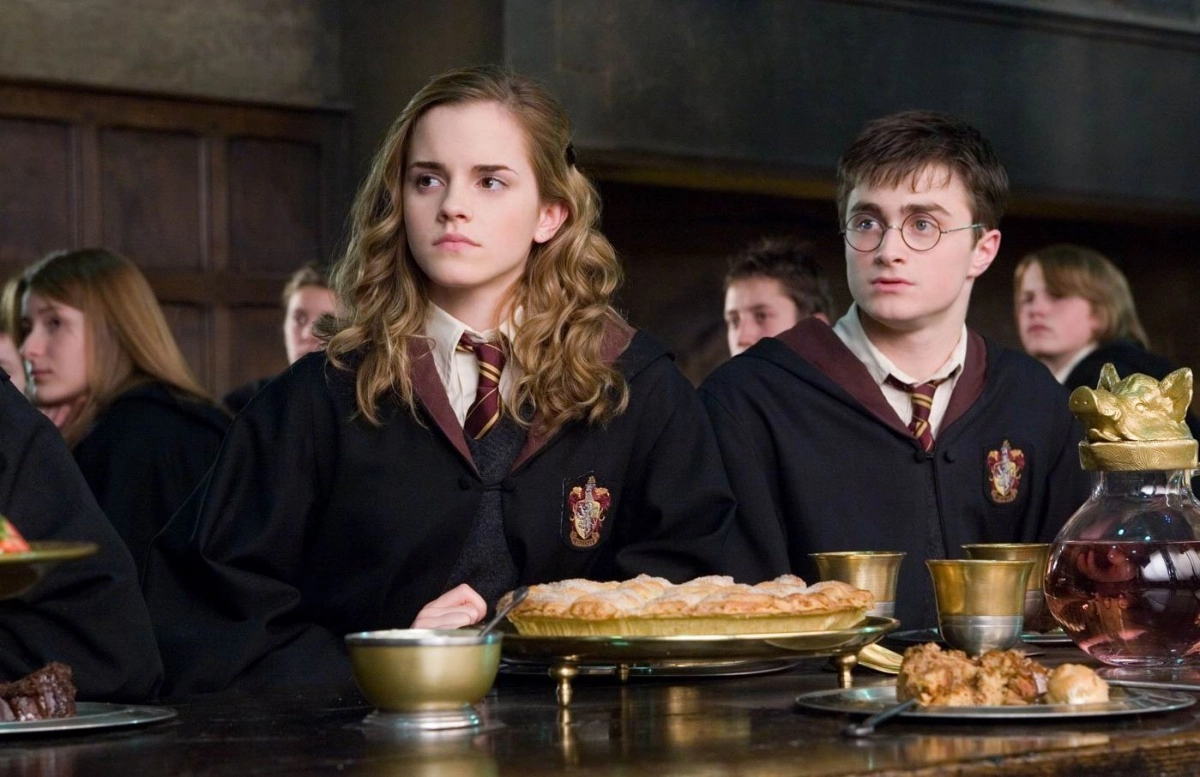 В съёмках примут участие, как главные, так и второстепенные звезды Поттерианы. Дэниэл Редклифф и Эмма Уотсон, конечно, будут задействованы в реюнионе.