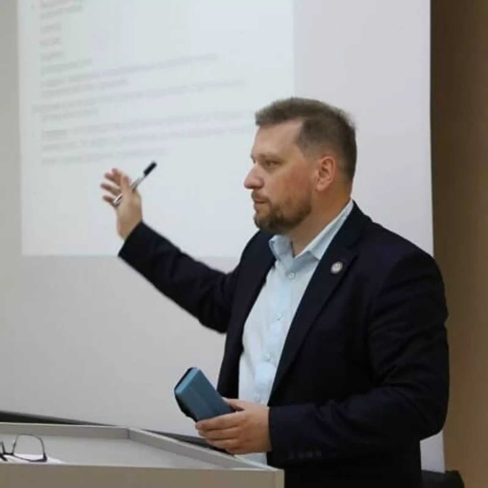 Холикзода хоким хикматулло. Департамент городского хозяйства шахты. Директор школы 168. Директор увольняется новый не назначен. Цзн нижнекамск директор.