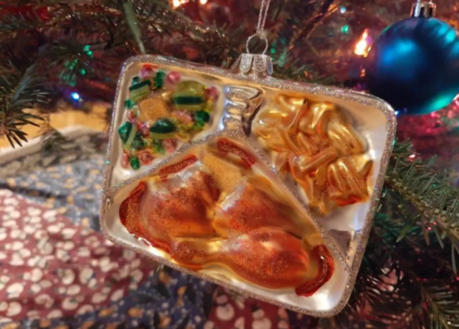 Игрушку в виде праздничного обеда не желаете? Игрушку в виде праздничного обеда не желаете?