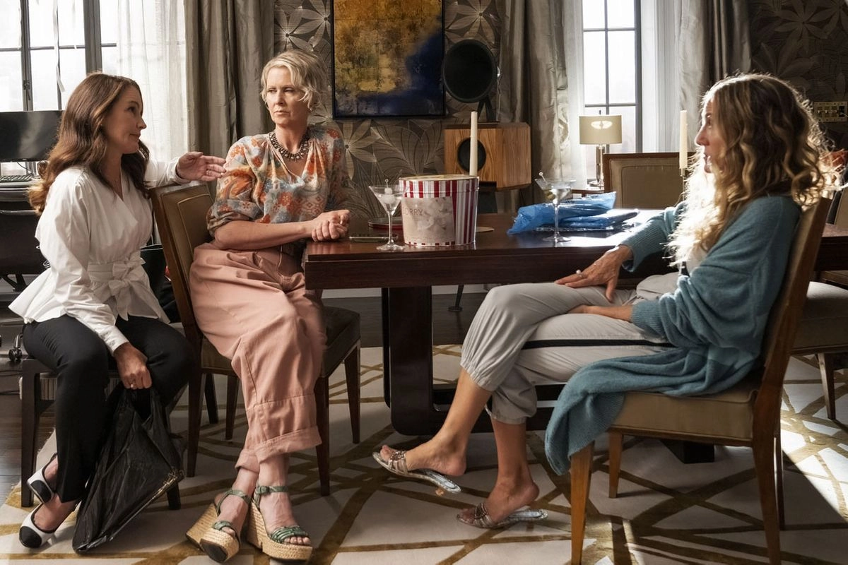 Героини ведут себя, будто мир не изменился, но он изменился чуть ли не кардинально. Героини ведут себя, будто мир не изменился, но он изменился чуть ли не кардинально.