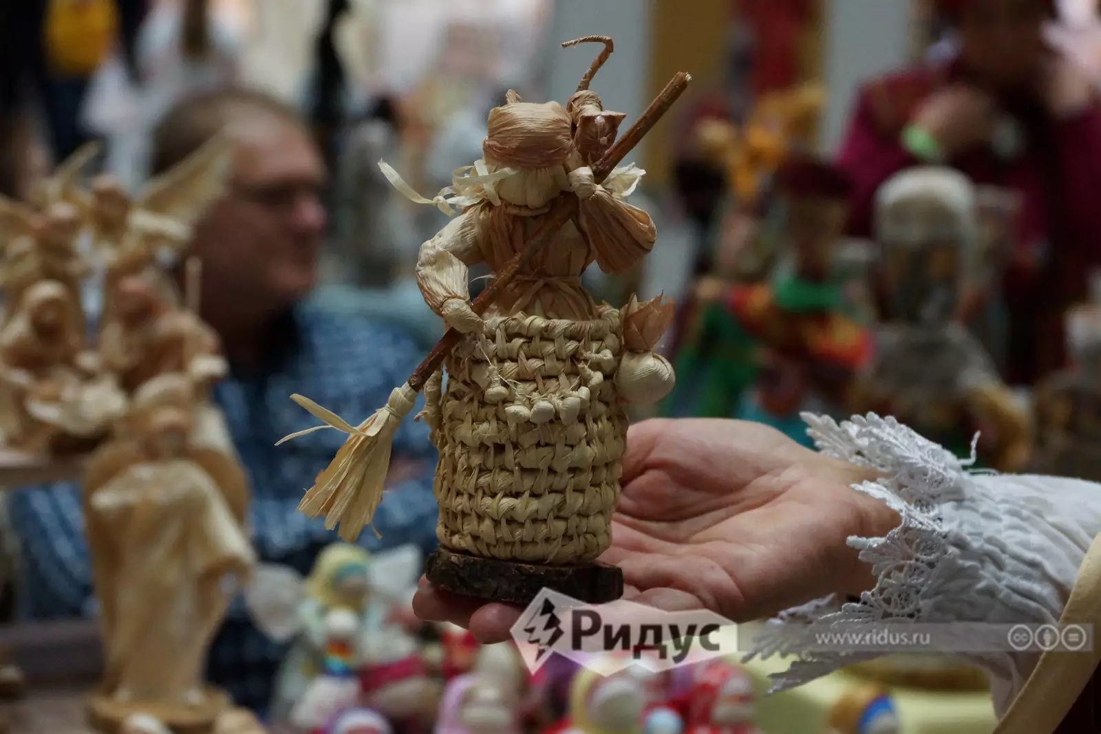Кукла Бабы Яги выполненная из высушенного кукурузного листа