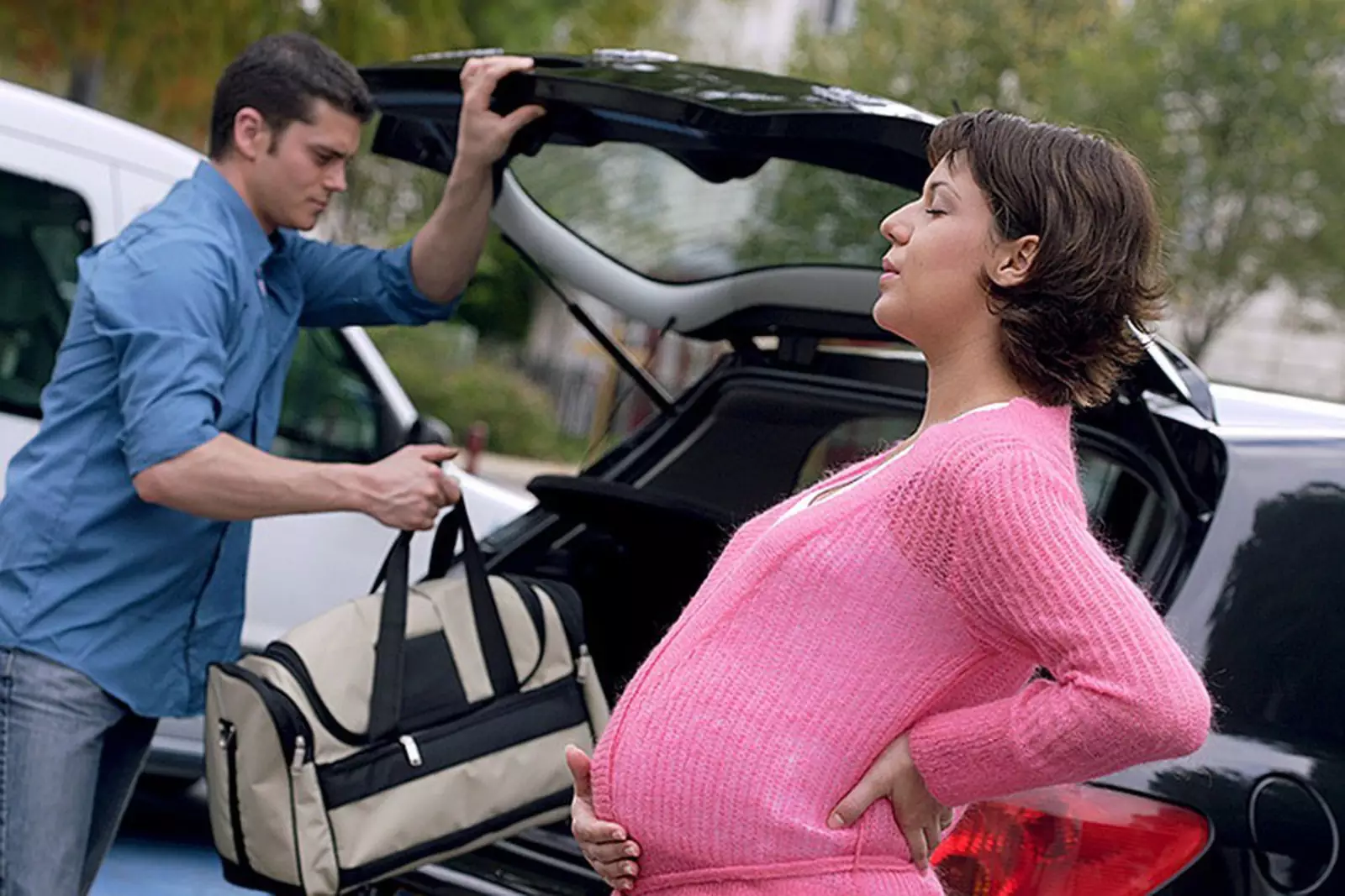 Жена беременна призовут. Беременные женщины рожают в машине.