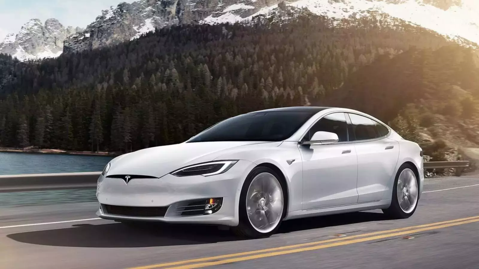 Автомобиль Tesla 