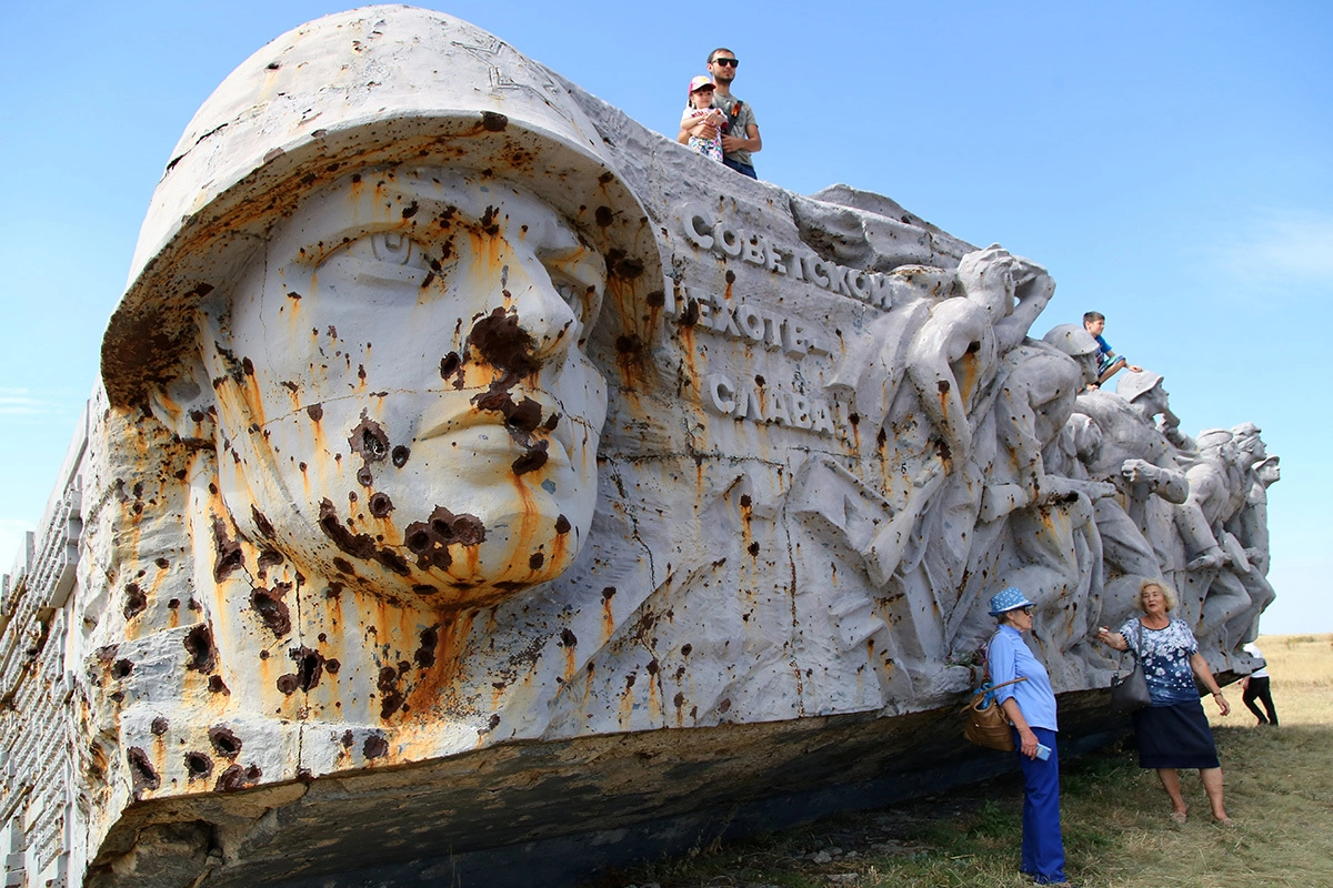 Памятные мероприятия на Саур-Могиле в честь 77-й годовщины освобождения Донбасса от фашистских захватчиков