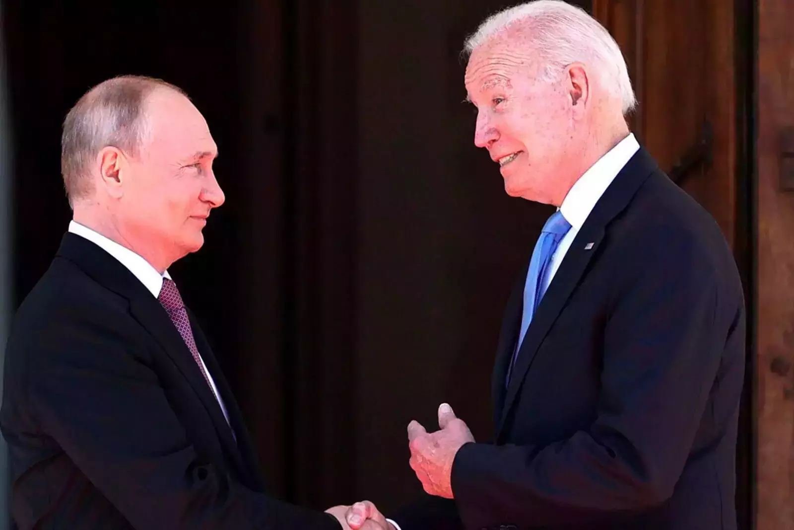 Президенты России и США Владимир Путин и Джо Байден 
