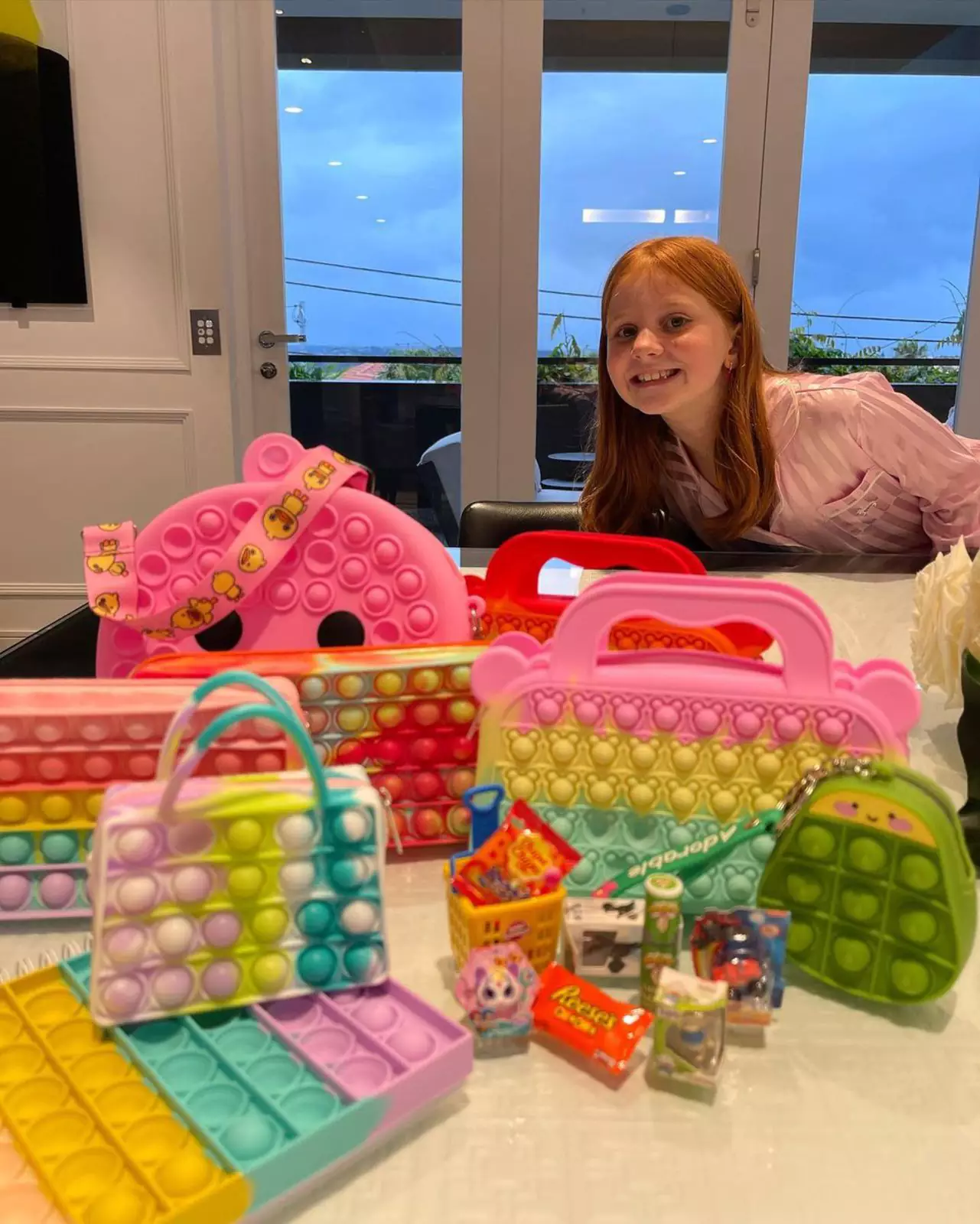 Пикси с игрушками собственного производства. Пикси с игрушками собственного производства.