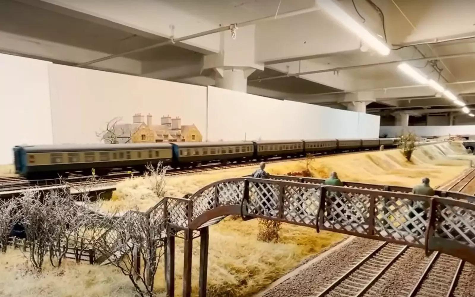 60-метровая модель железной дороги.