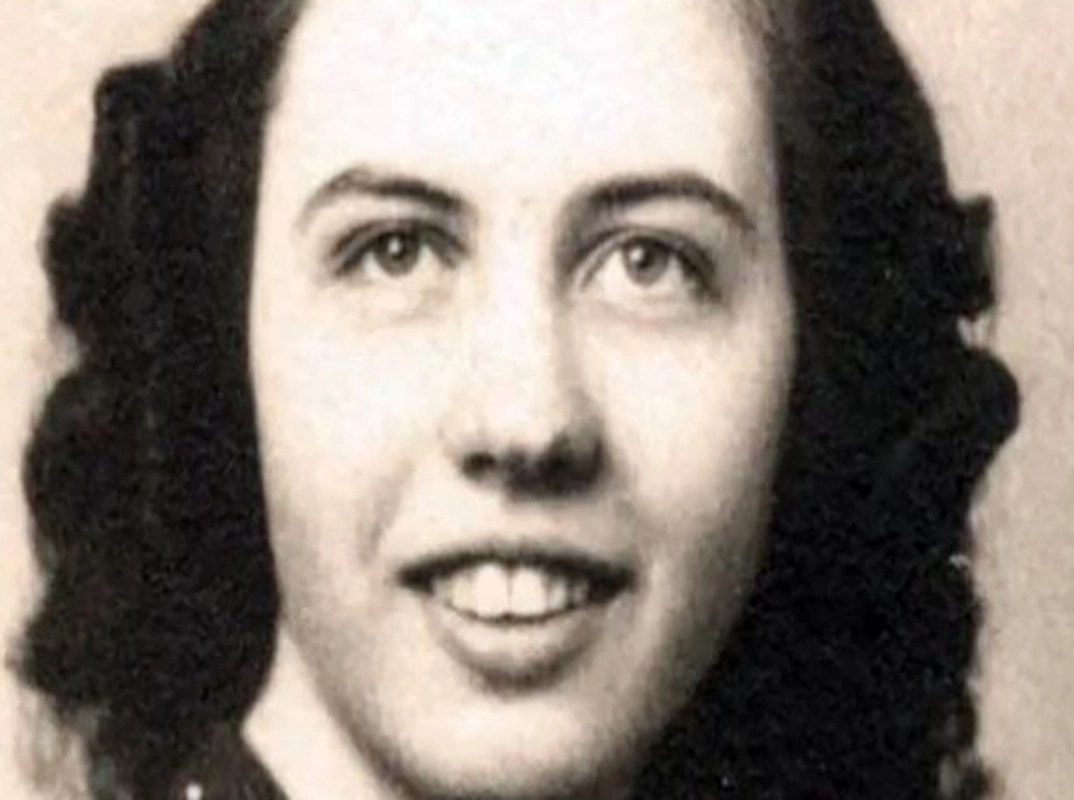 Ширли Мейсон.