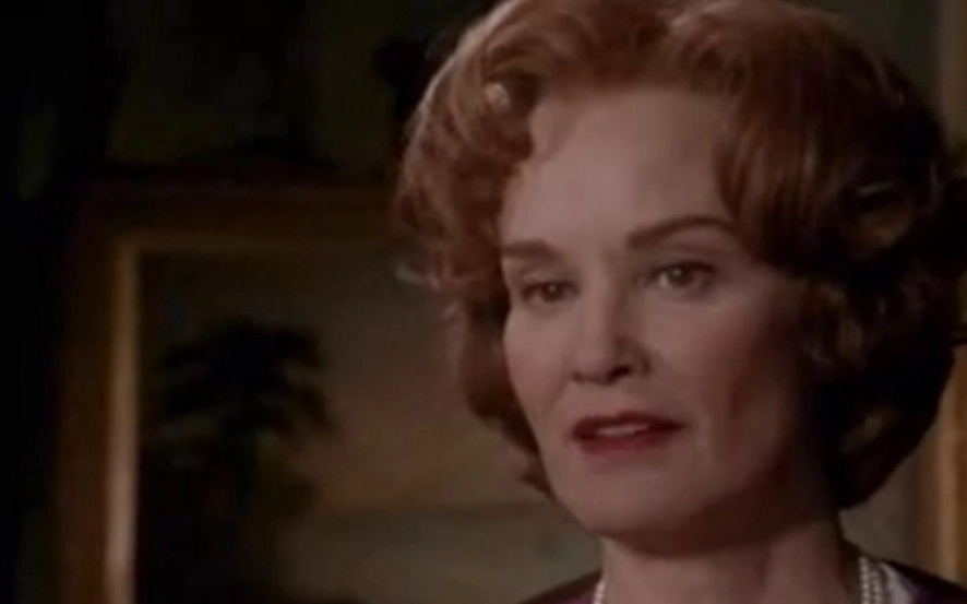 Джессика Лэнг в ролик доктора Уилбор.