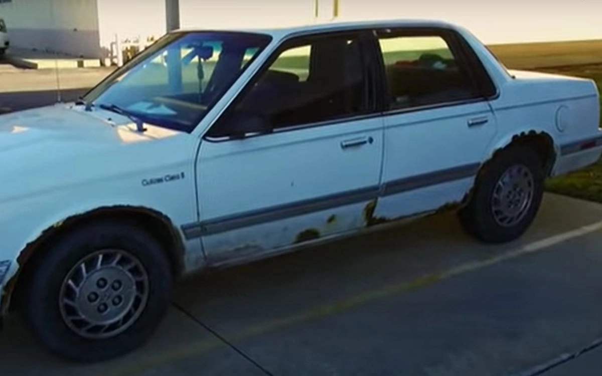 Старый автомобиль Роберта.