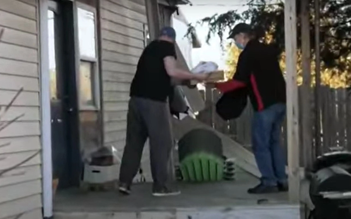 Роберт очень любит свою работу.