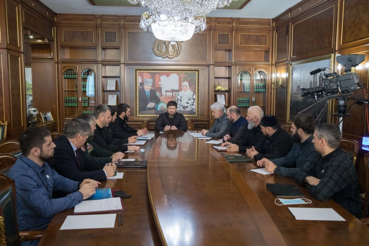 Заседание, на котором Рамзан Кадыров сообщил об отмене масок.