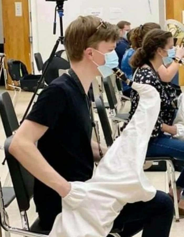 Выглядит очень комично