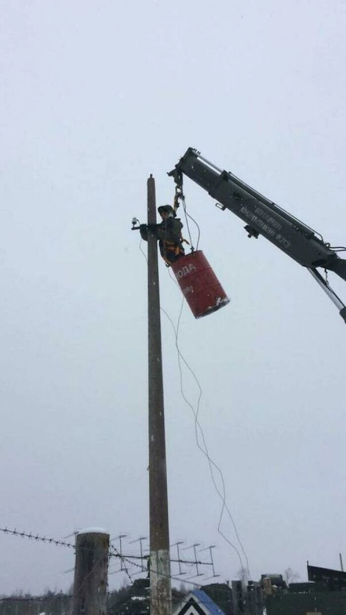 Хочется верить, что от воды там только надпись
