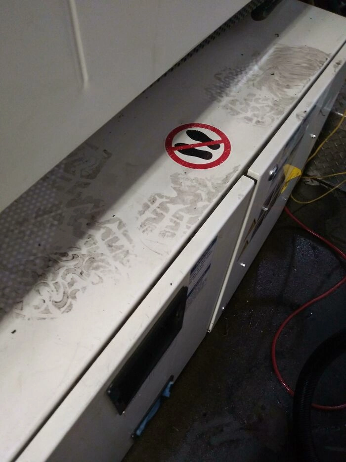 Стоило хотя бы прибрать за собой