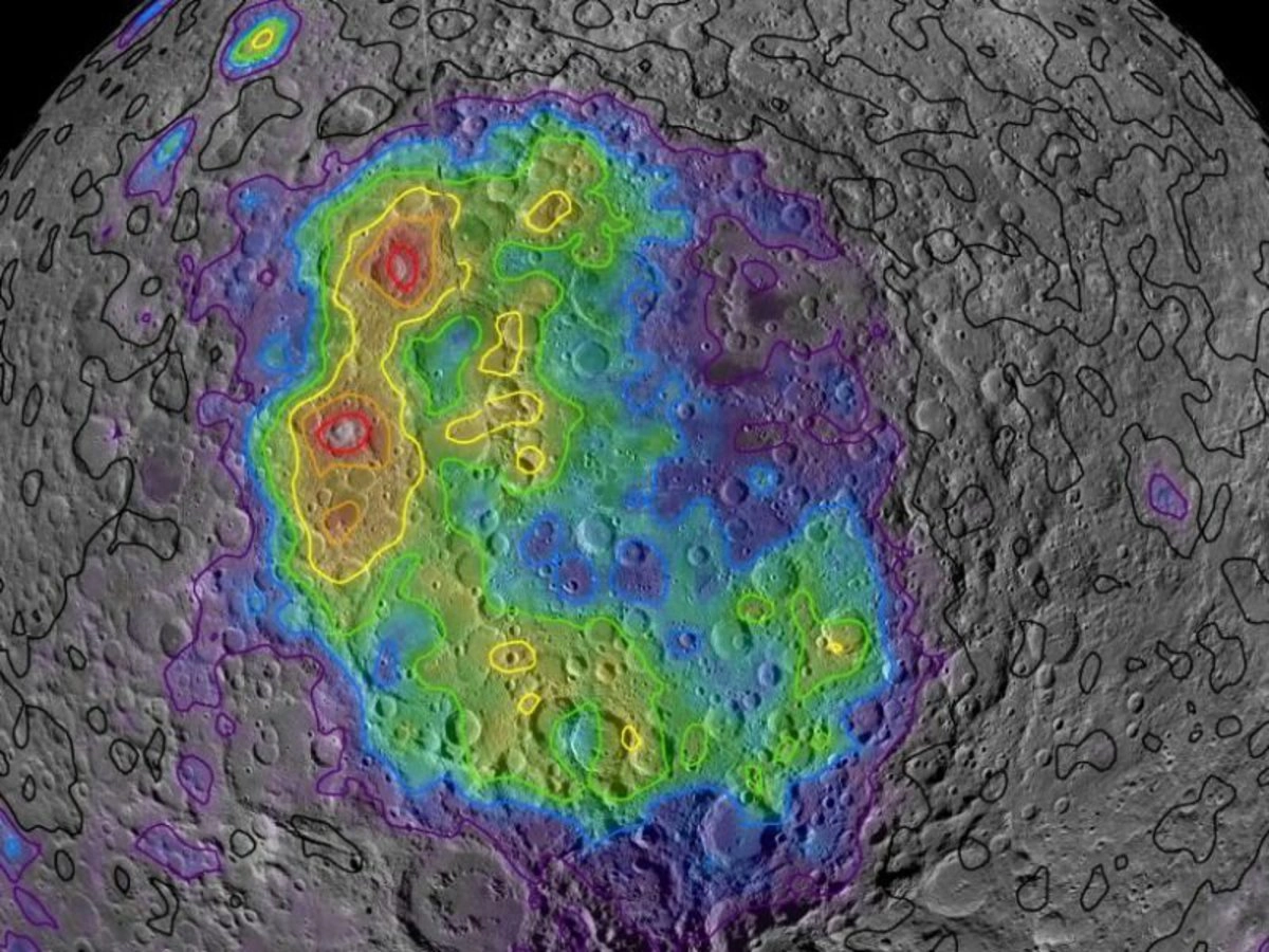 Большой кратер луны