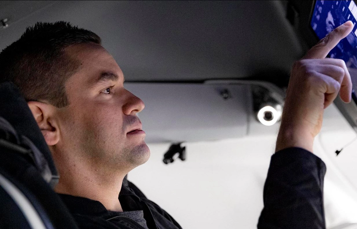 Джаред Айзекман / SpaceX.com Джаред Айзекман / SpaceX.com