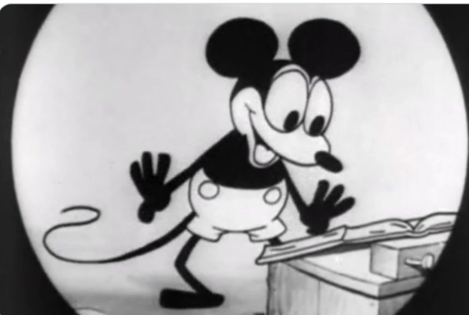 У Микки Мауса не было перчаток во время его первого появления на экране У Микки Мауса не было перчаток во время его первого появления на экране