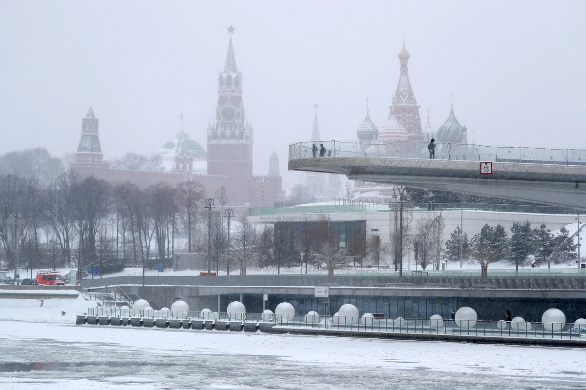 Потепление в москве в декабре. Потепление в Москве. Москва в феврале. Оттепель в Москве. Апрель в Москве.