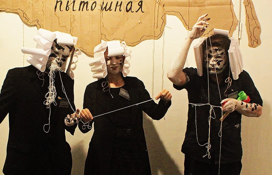 Дарья Апахончич и ее товарищи-акционисты