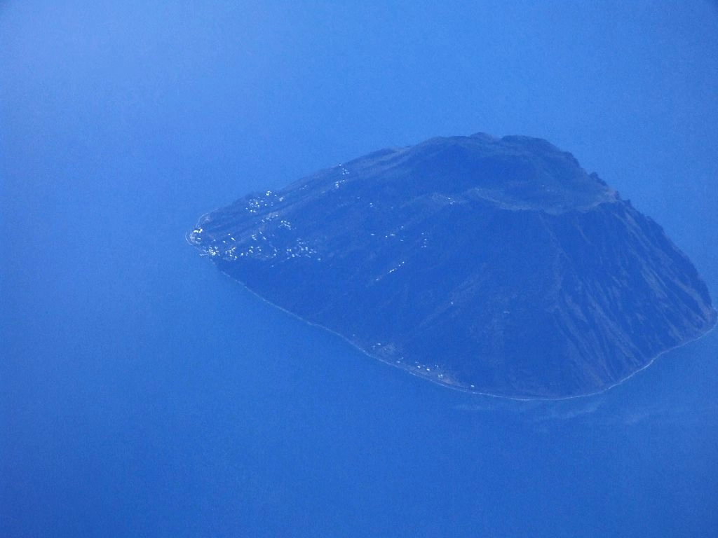 Аликуди с высоты птичьего полета. Аликуди с высоты птичьего полета.