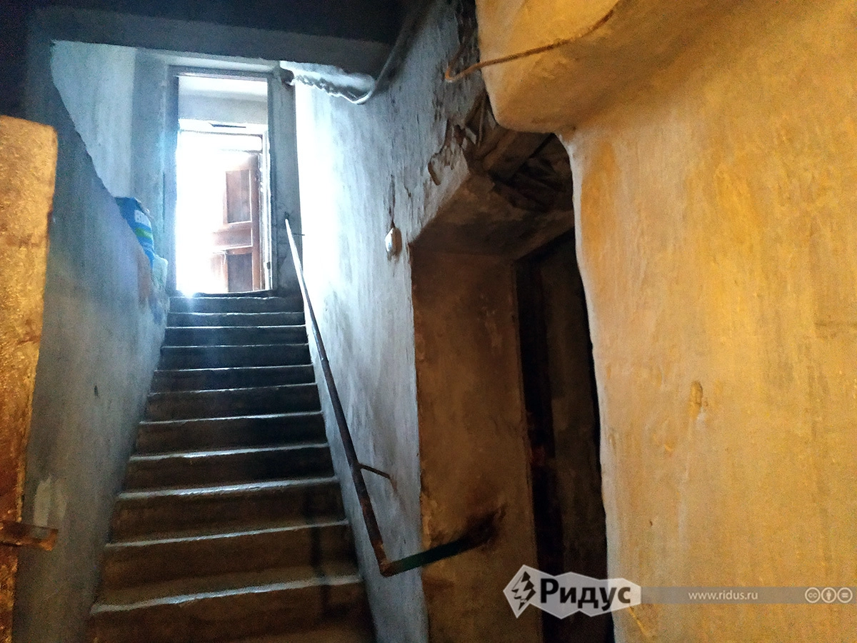 Укрытие находится в подвале школьного здания. Укрытие находится в подвале школьного здания.