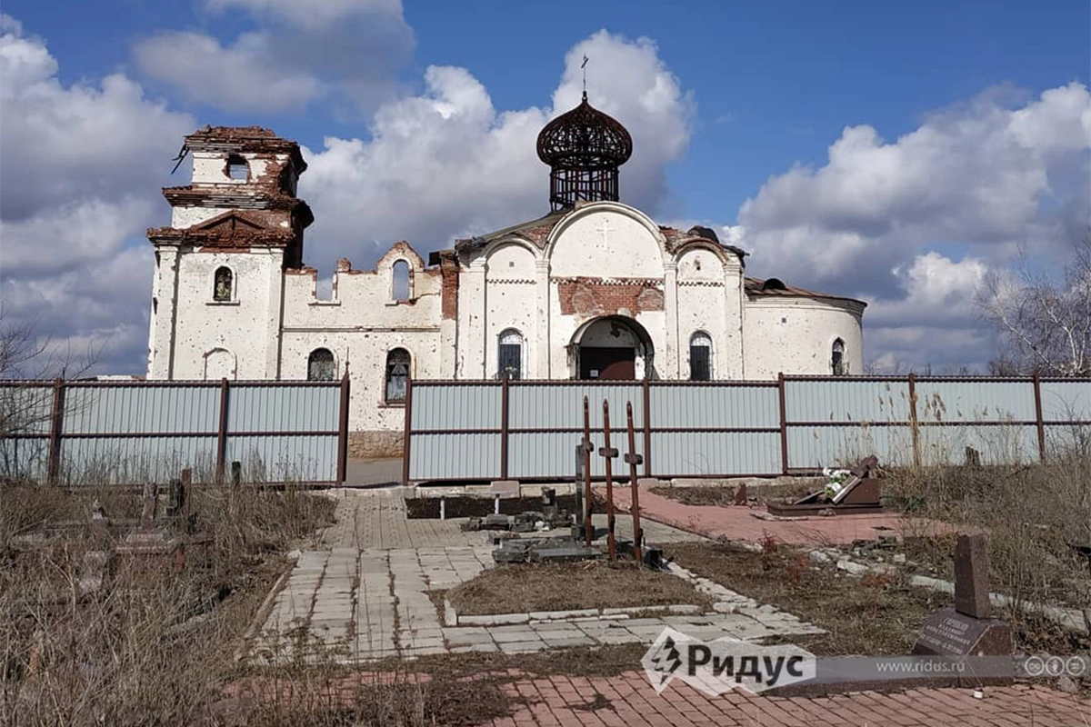 Вид на пострадавший в ходе боев Иверский монастырь. Вид на пострадавший в ходе боев Иверский монастырь.