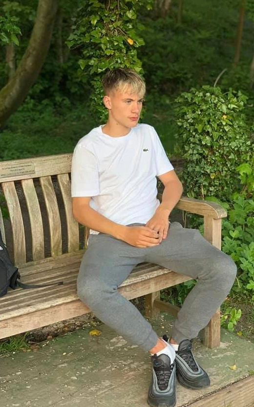 Льюис Робертс.