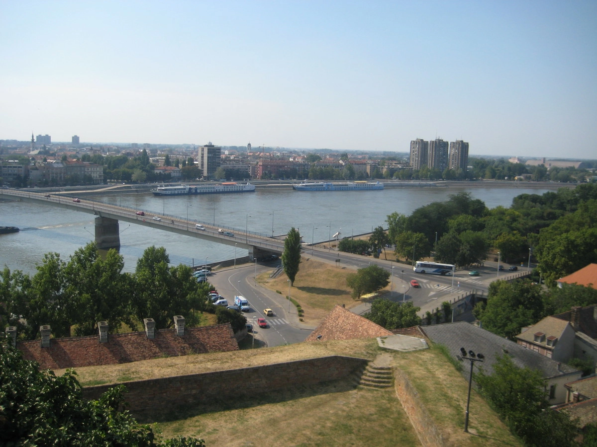 Мост в Нови-Сад.