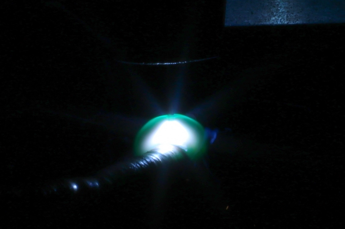 Облако плазмы вокруг электрической дуги в процессе проволочно-дугового выращивания в S7 R&D