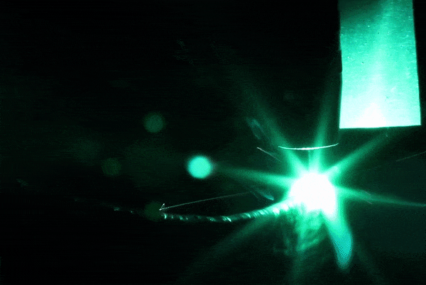 Процесс проволочно-дугового выращивания крупным планом в S7 R&D