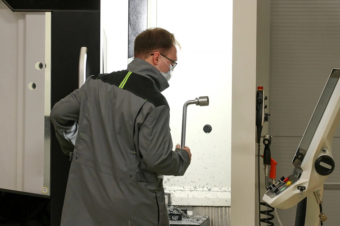 Рабочие процессы на фрезерном станке в S7 R&D