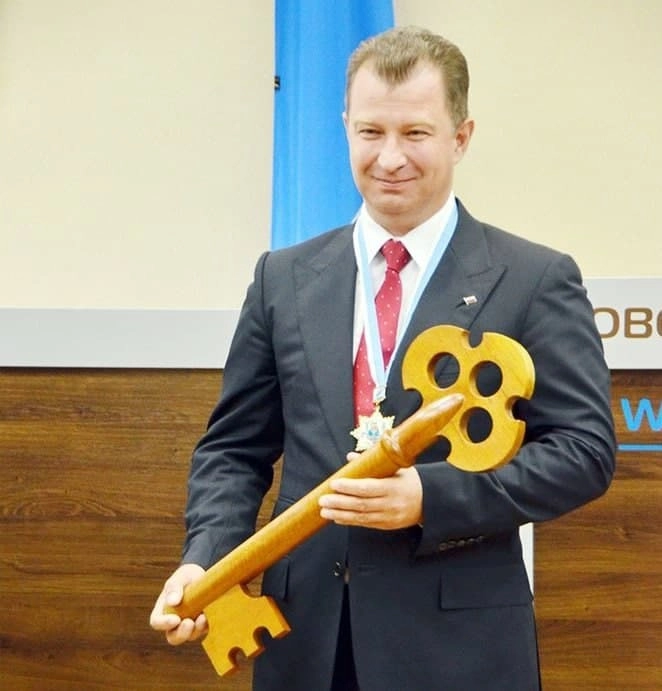 Василий Сизиков.