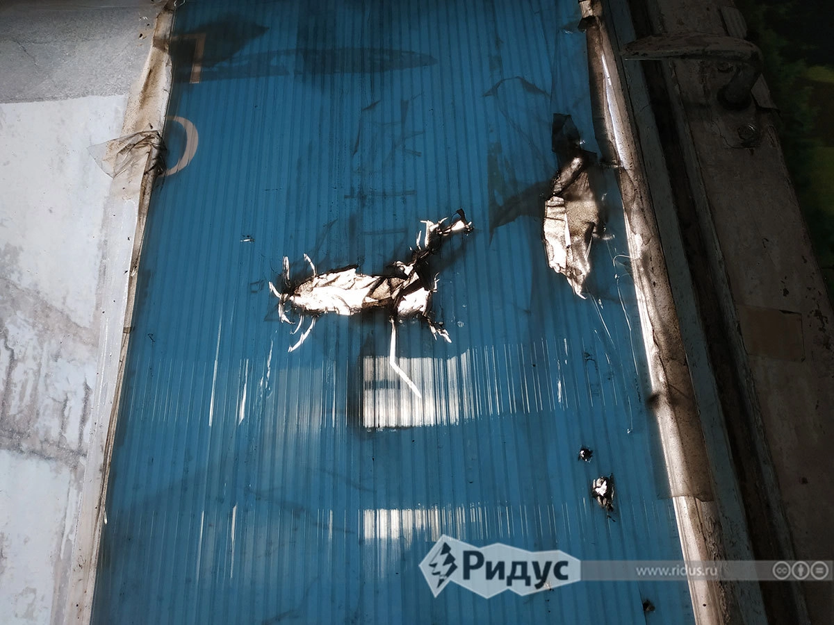 Дырки от осколков