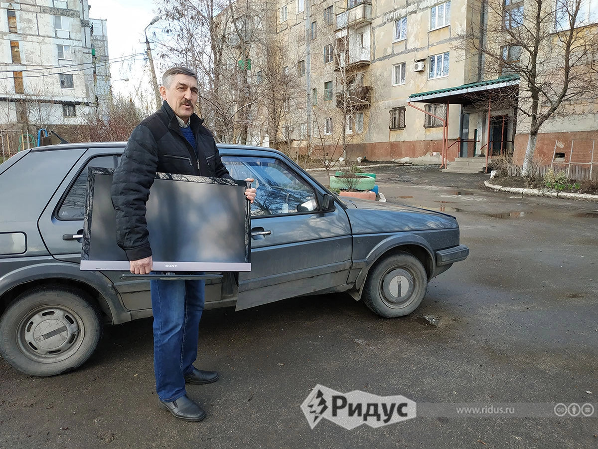 Иван Николаевич эвакуирует телевизор