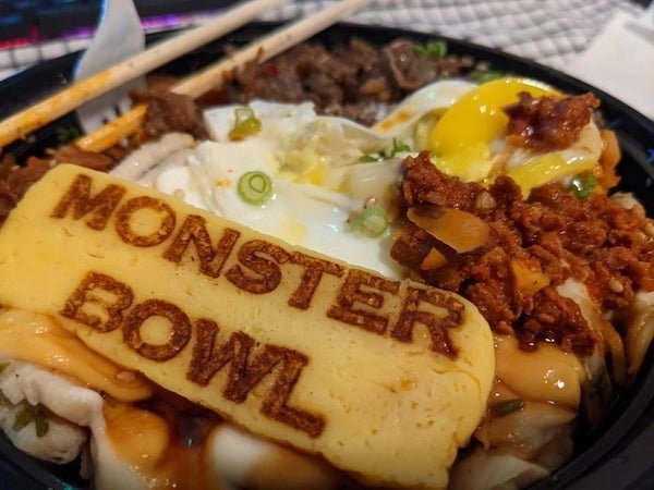 "Так ресторан вписал свое название в заказанную мной еду"