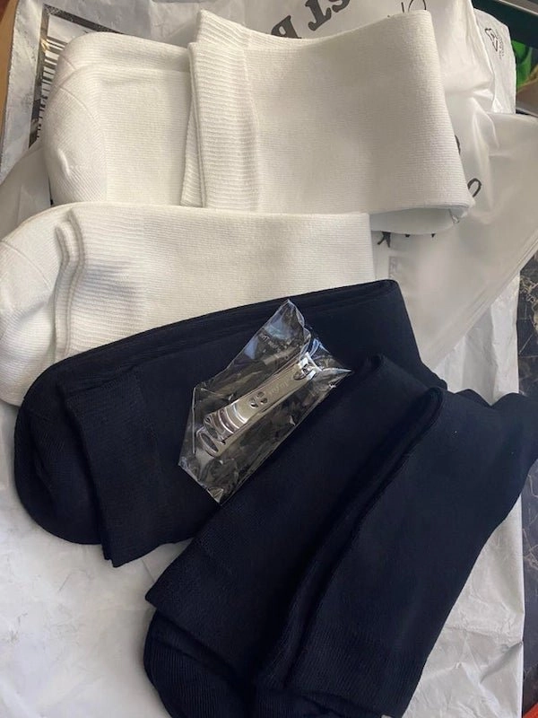 "Я получил бесплатные кусачки для ногтей вместе с заказанной упаковкой носков"